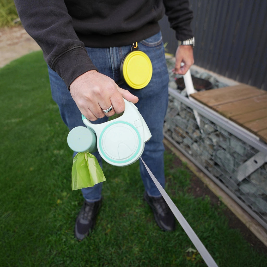 Lesă Groomie Classic Retractabilă de 5M cu Lanternă LED și Suport pentru Punguțe